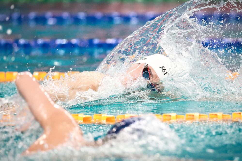 他在后场持 他在后场持